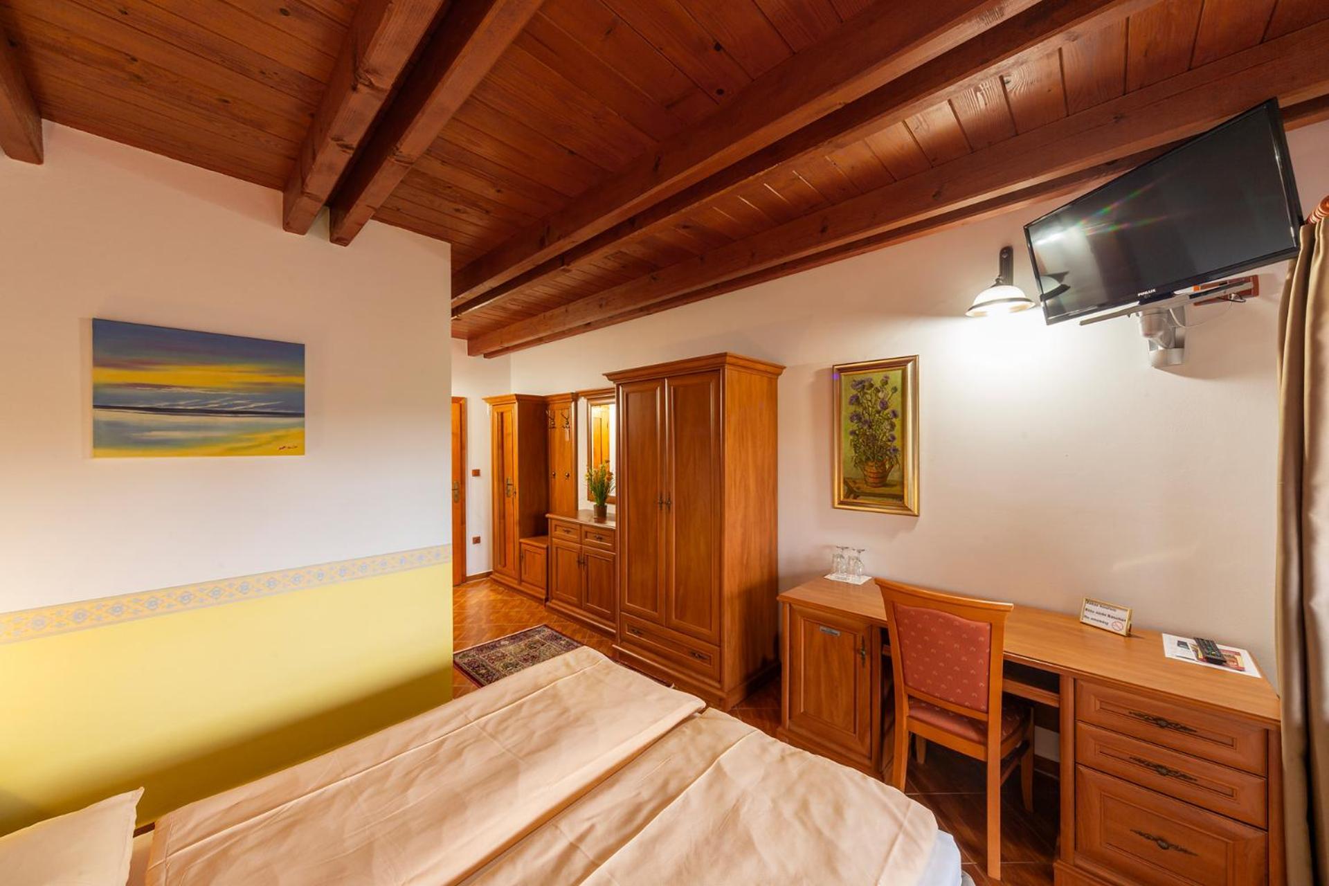 Hotel El Greco Roznov pod Radhostem Exterior photo